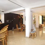 Center By Umbral מלון 2*