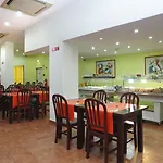 Center By Umbral מלון 2*