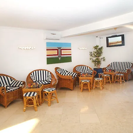 Center מלון 2*